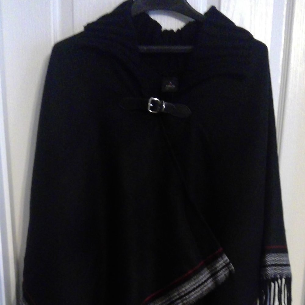 NEW V.Fraas Wrap/Cape with gray/black/red around the edges